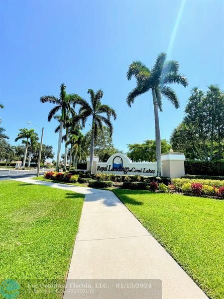 Building Photo - 5758 Royal Lake Cir