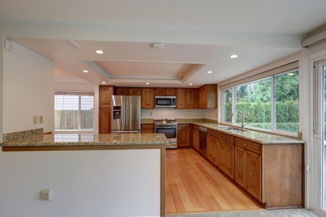Building Photo - Spacious 4 Bedroom/3ba Bath Bellevue Home Available Now!