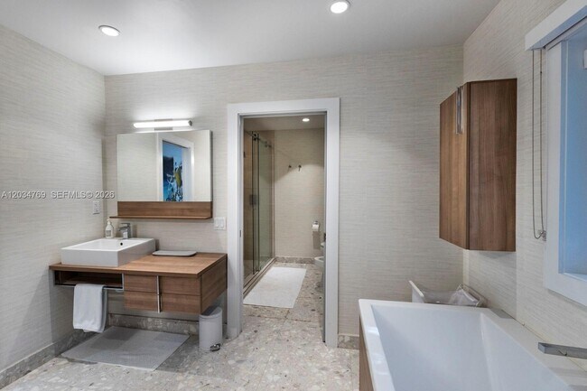 Building Photo - 5780 Las Palmas Dr