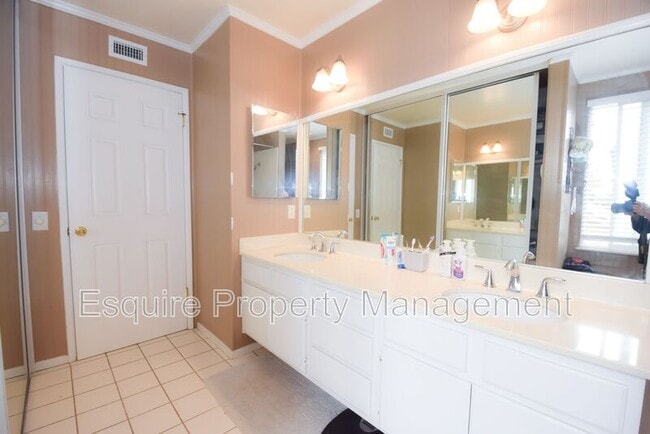 Building Photo - 1887 Montgomery Ave