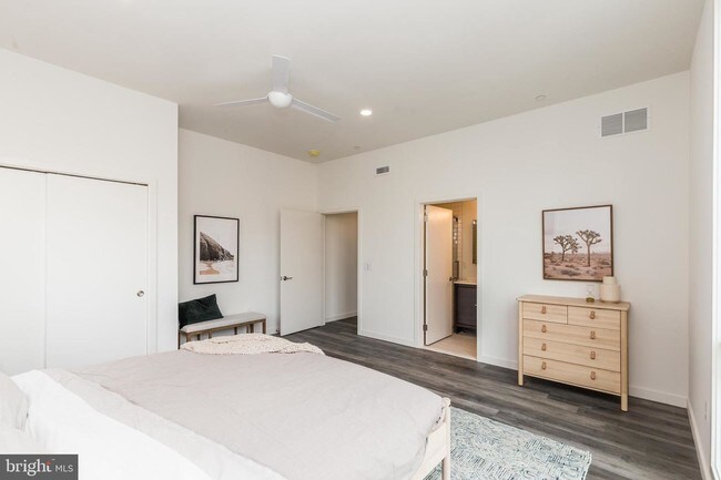 Building Photo - 2559 Amber St