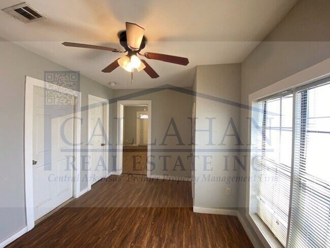 Building Photo - NLR 1 Bedroom Duplex