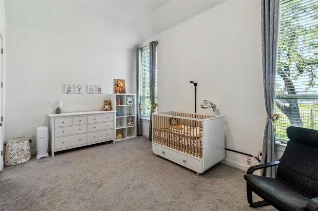 Building Photo - 104 Rainbow Vly Trl