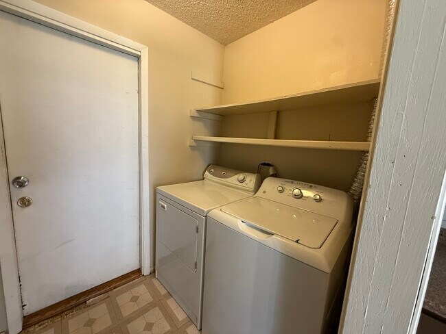 Building Photo - 4564 Whitney Dr