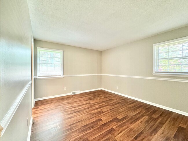 Building Photo - 5303 Ainsworth Dr