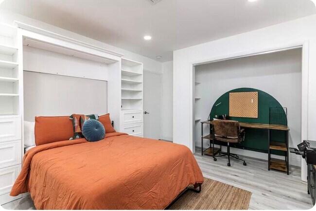 Building Photo - 2648 NW 9th Ln