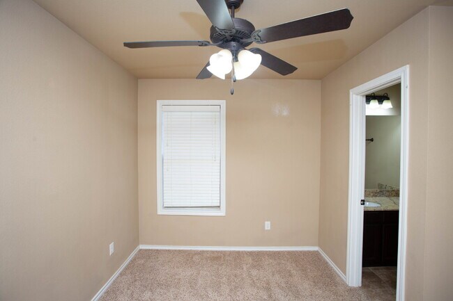 Building Photo - Charming 4 Bedroom, 2 Bath Two-Story Duplex