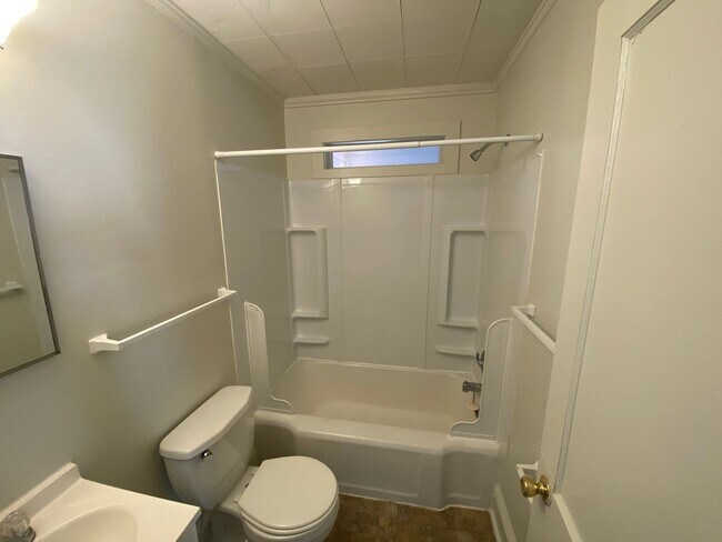 Building Photo - Renovated Walltown Duplex - Walk to Duke / 9th St Etc!