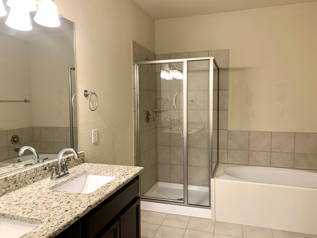Building Photo - 1300 Foxglove Ln