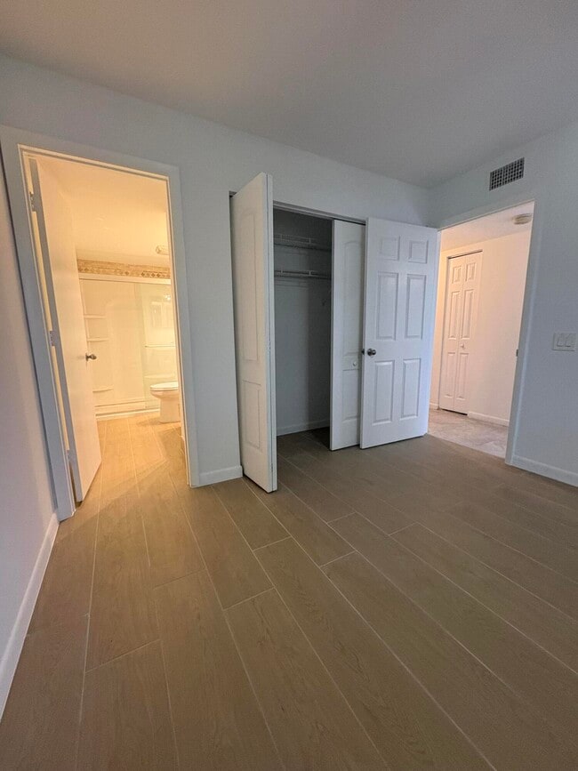 Building Photo - 661 Waterside Dr