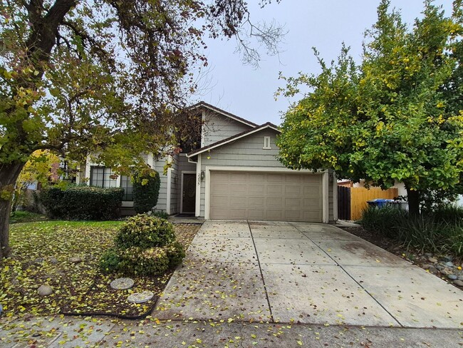 Building Photo - Adorable 3 bedroom 2 bath home