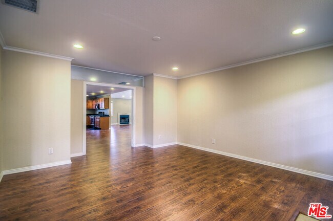 Building Photo - 5415 Fallbrook Ave