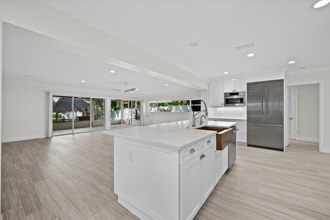 Building Photo - 12831 Shore Dr