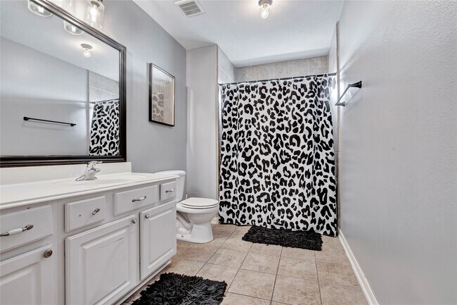 Building Photo - 8602 Briar Oaks Ln