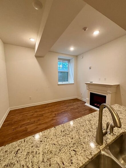 Building Photo - 591 Terrace Blvd