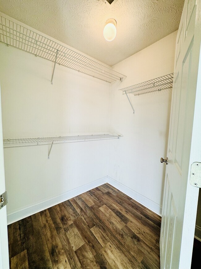 Building Photo - 932 Eaglet Cir