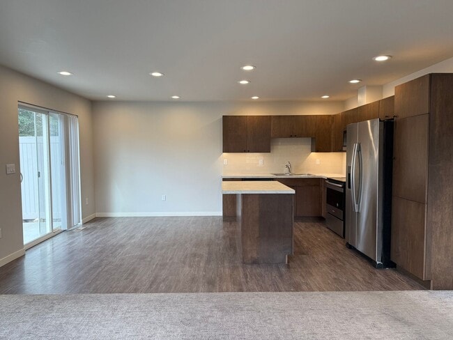 Primary Photo - 7415 Saddlebrook Lp