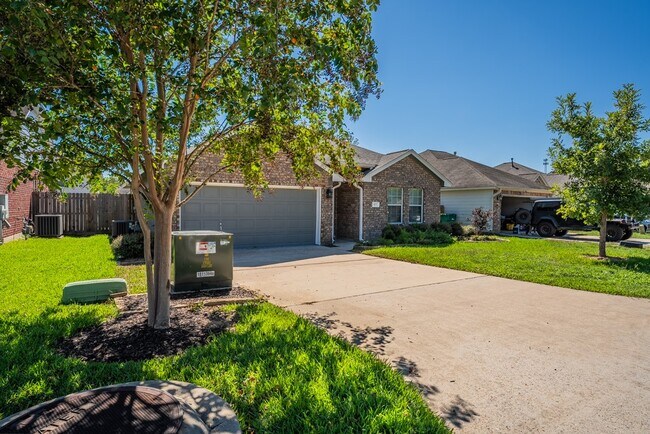 Building Photo - 977 Oak Lynn Dr