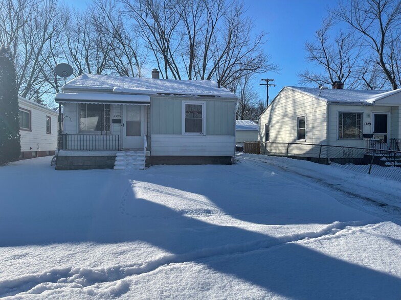 Primary Photo - 1325 Waldman Ave