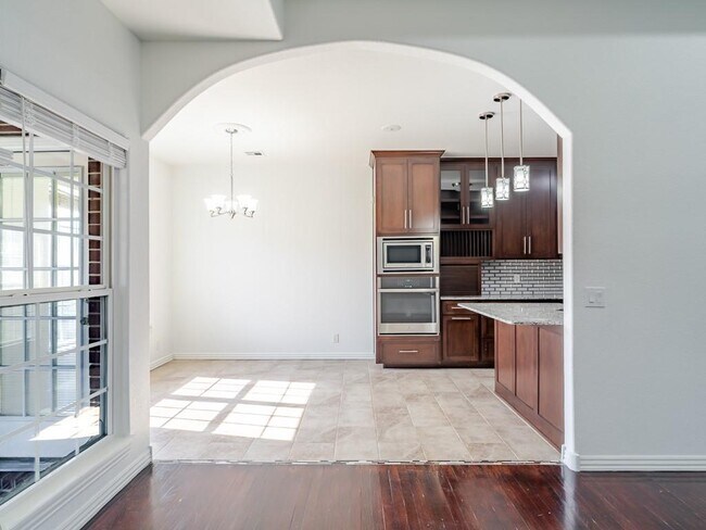 Building Photo - 2806 SE 3rd St