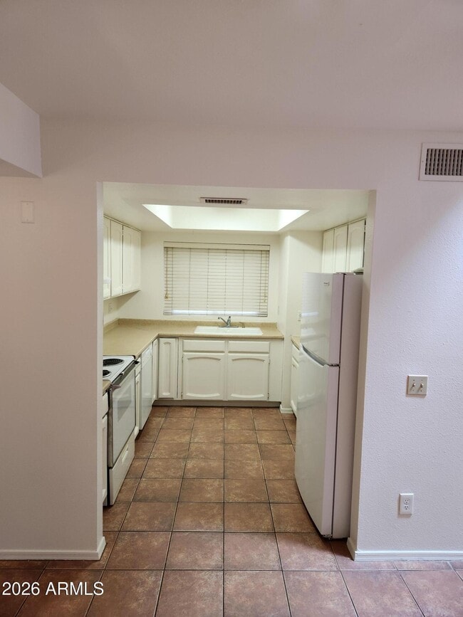 Building Photo - 2721 W Estrella Dr