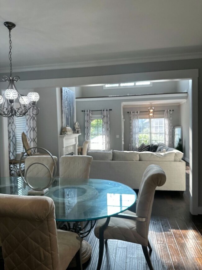 Building Photo - 1013 Edgewater Ln