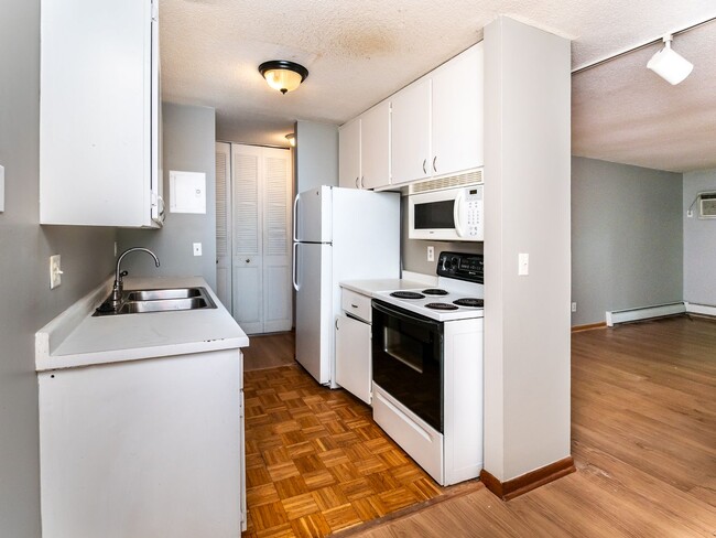 Building Photo - Charming One Bedroom In Roseville