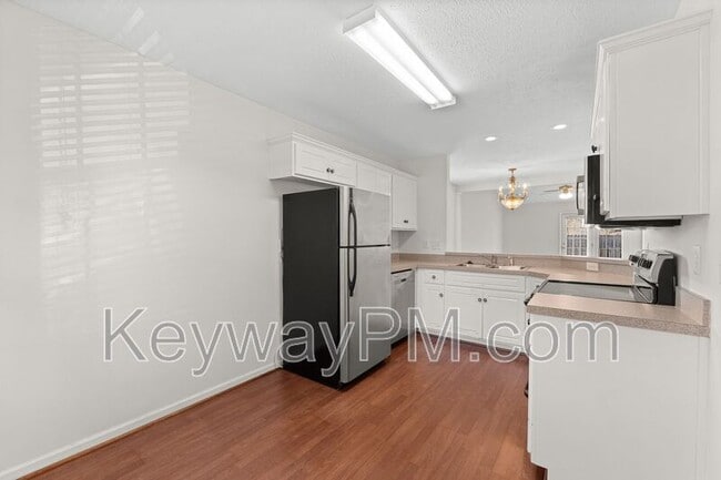 Building Photo - 189 Satomi Way