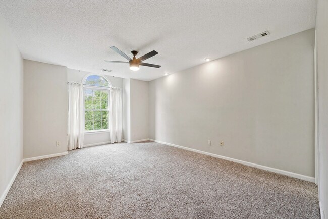 Building Photo - 1610 S Wade Ave