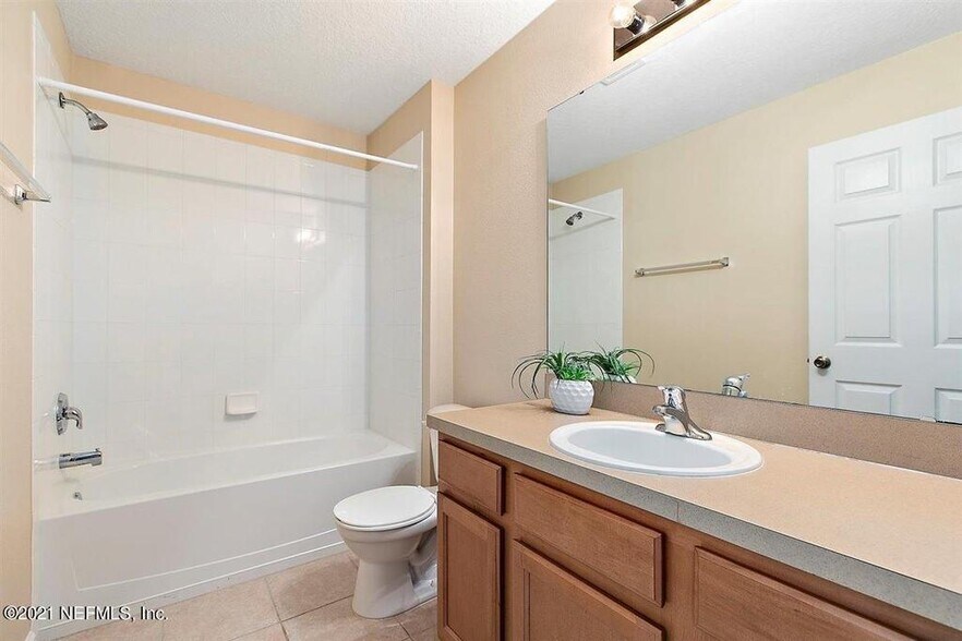 Bath 2 - 575 Oakleaf Plantation Pkwy