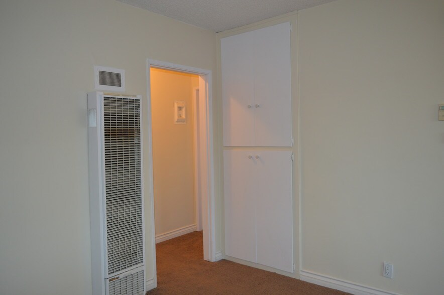 Living room - 4418 W 64th St