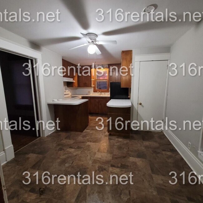 Building Photo - $850 - 2 bed 1 bath - Single Family Home