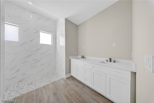 Building Photo - 1206 Moore Ave