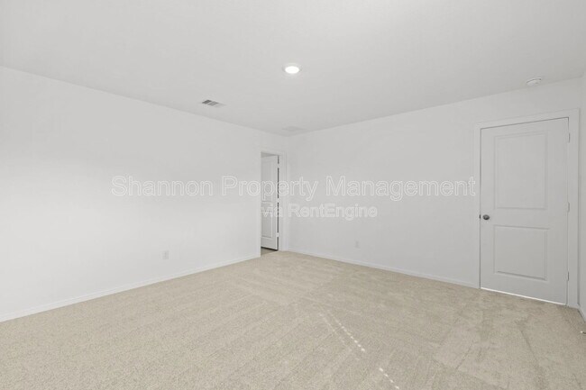 Building Photo - 214 Forest W St