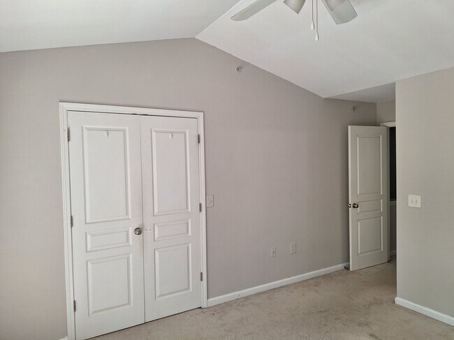 Building Photo - 490 S Barnett Shoals Rd