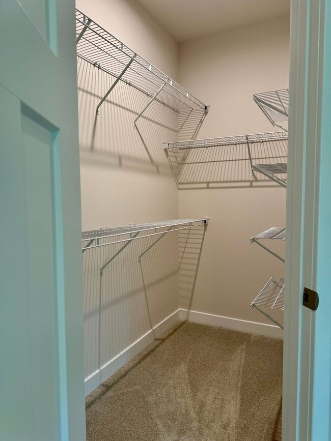 Building Photo - 3 Bedroom Townhouse w/garage located in Po...