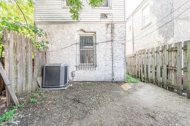 Building Photo - 951 N 6th St