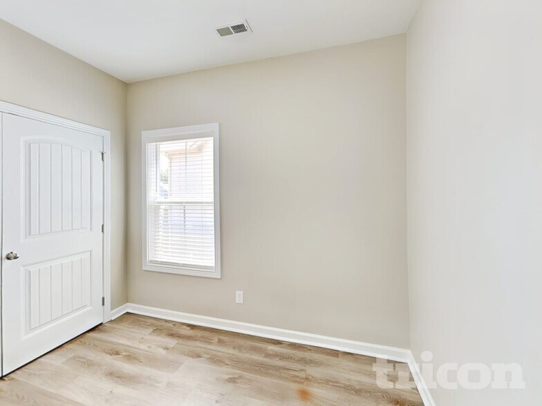 Building Photo - 476 Woodtrace Dr