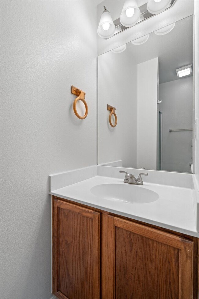 Building Photo - 2908 Whisper Oaks Ln