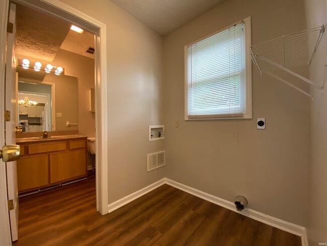 Building Photo - 163 Willow Ct