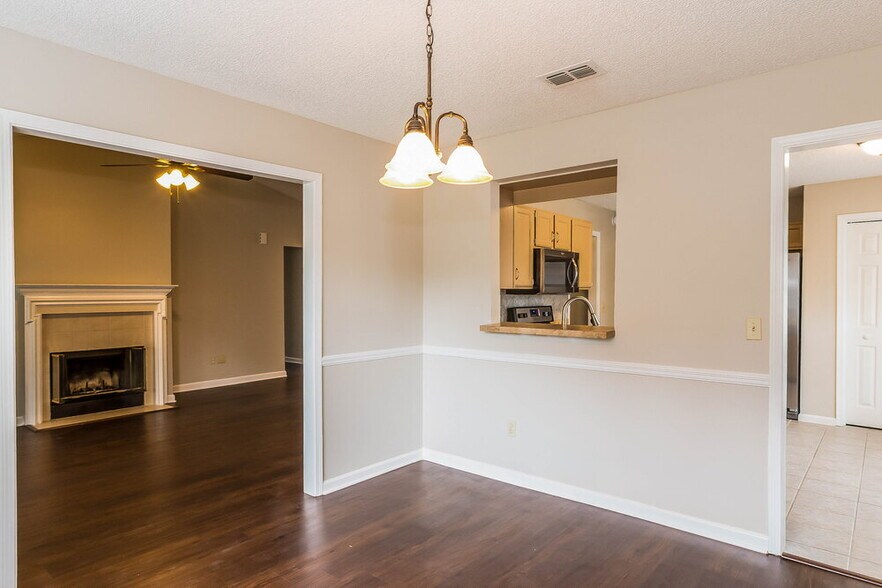 Building Photo - 10693 Eaglet Ct