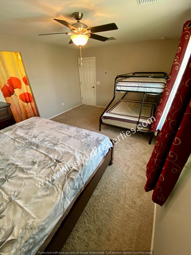 Building Photo - 9009 W Rolling Springs Dr