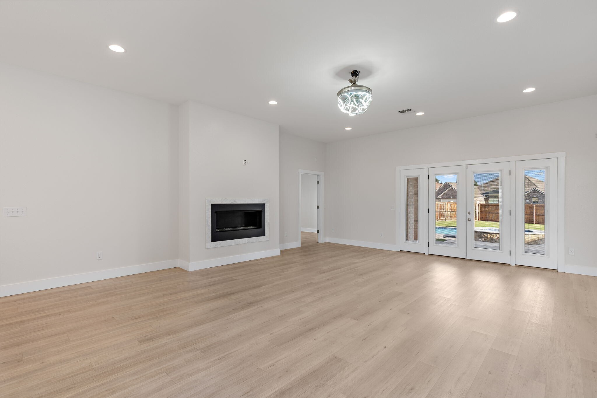 Building Photo - 1735 Woodridge Dr