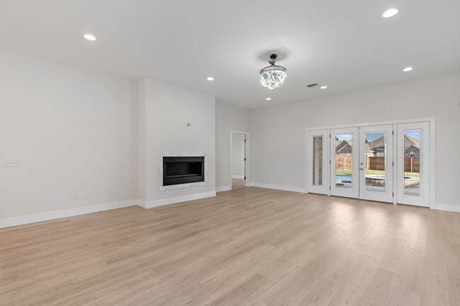 Building Photo - 1735 Woodridge Dr