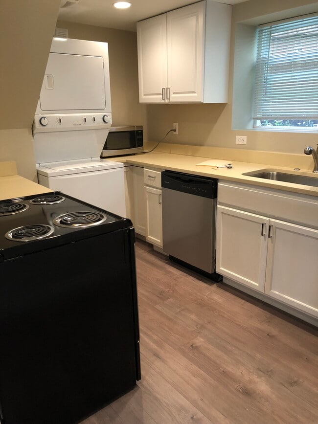 Building Photo - 5312 9th Ave NE