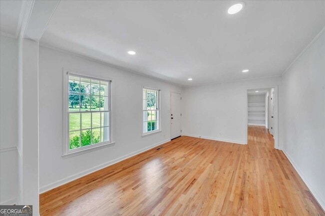 Building Photo - 215 Brookwood Dr