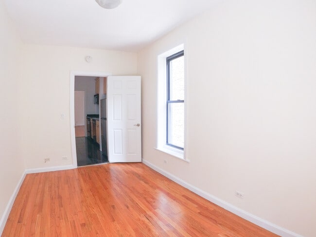 Building Photo - 152 E 84th St