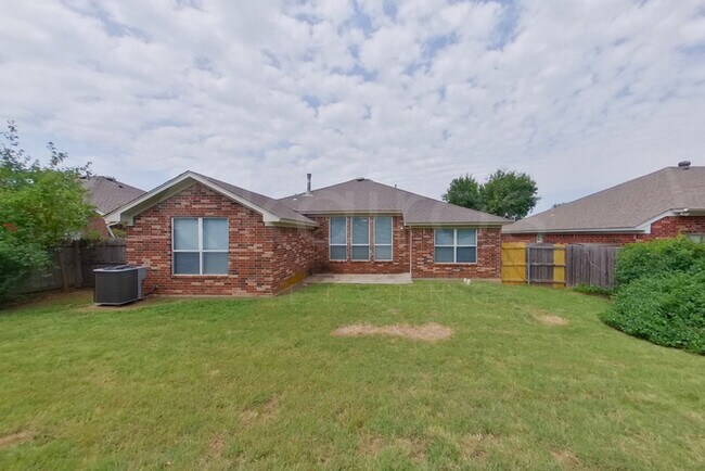 Building Photo - 113 Great Oaks Dr