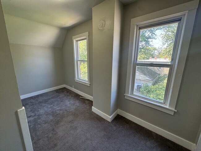 Building Photo - 4068 E 74th St