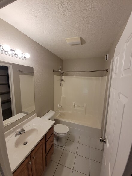 Bathroom - 5259 Falcon Dr